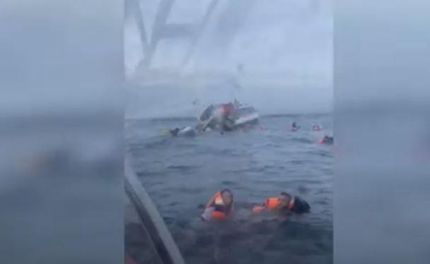 Kapal Cepat Bawa 23 Penumpang Tenggelam di Gianyar akibat Gelombang Tinggi