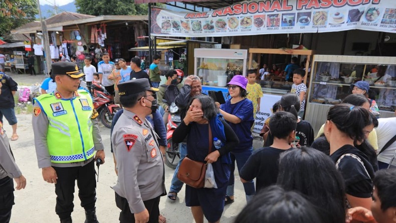 Cek Arus Balik Nataru di Pelabuhan Ambarita, Ini Kata Kapolda Sumut ke Penumpang