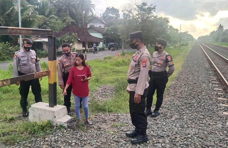 Warga Kulonprogo Gagalkan Aksi Perempuan Muda yang Hendak Bunuh Diri di Pelintasan Kereta