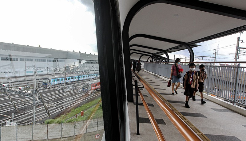 Melewati Sky Bridge Menuju MRT Lebak Bulus yang Baru Dibuka - Bagian 3