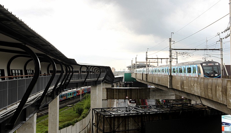 Melewati Sky Bridge Menuju MRT Lebak Bulus yang Baru Dibuka - Bagian 2