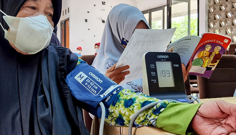 Potret Lansia Periksa Kesehatan Gratis - Bagian 1