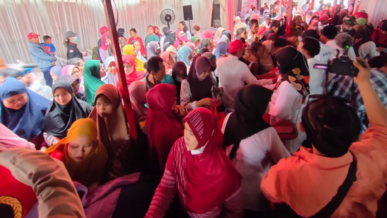 Pasar Murah Digelar Serentak di 31 Kecamatan Indramayu Diserbu Warga