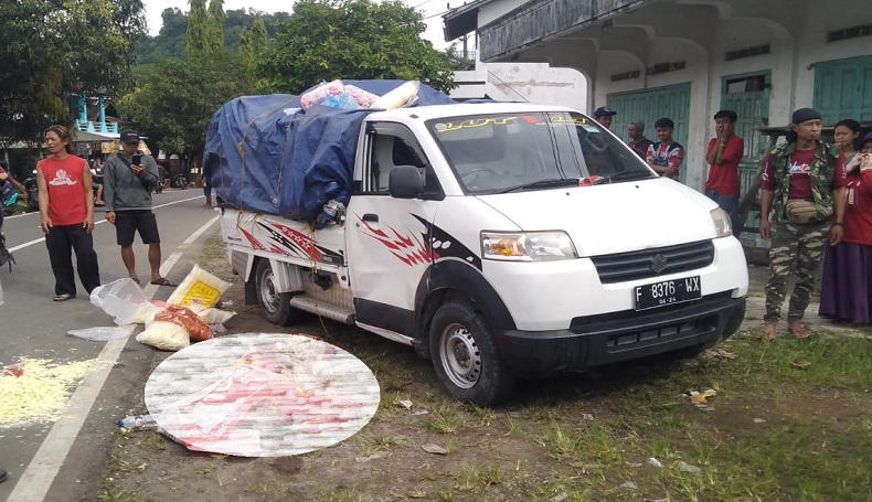 Saat Perbaiki Kendaraan, Pemotor Tewas Tertabrak Pikap di Sindangbarang Cianjur