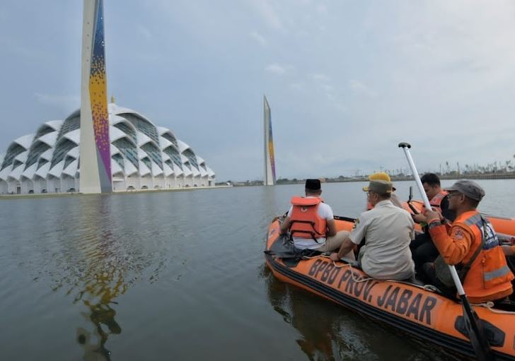 Ridwan Kamil Sidak Masjid Raya Al Jabbar usai Viral Dipenuhi Sampah