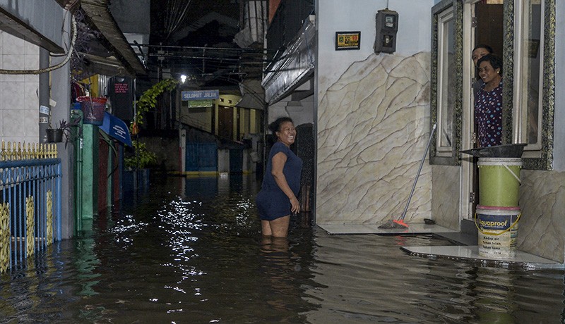 Rumah Warga Ciledug Banjir Setinggi 60 Sentimeter - Bagian 2