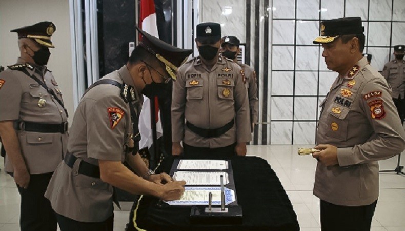 Sertijab Polda Kalbar Ini 5 Pejabat Utama Dan 8 Kapolres Yang Baru