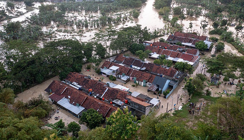 Penampakan dari Udara Banjir Bandang Terjang Perumahan Dinar Indah Semarang - Bagian 3