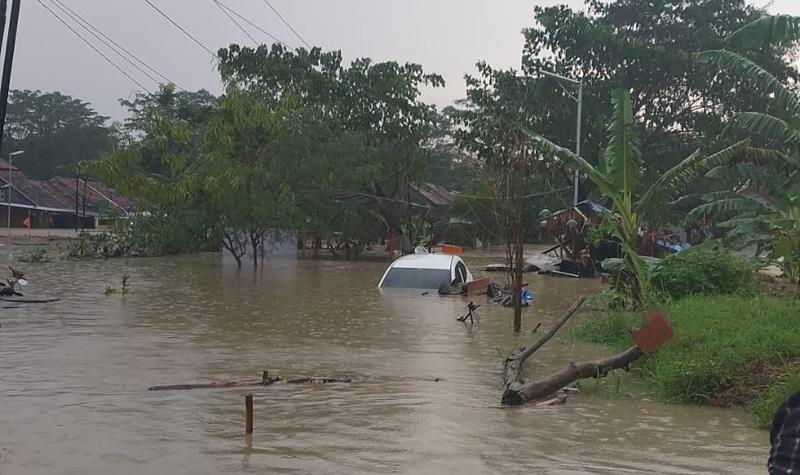 Kota Semarang Kembali Banjir, Perumahan Dinar Indah Meteseh Bak Lautan