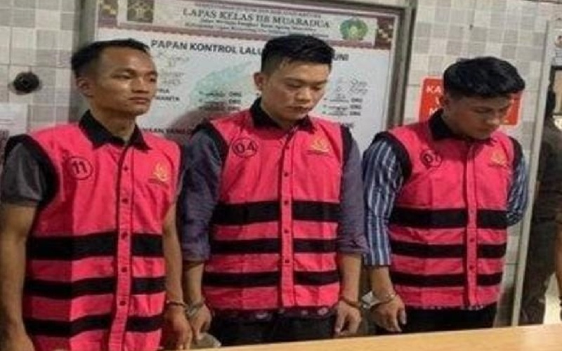 Ini Satpam dan 2 Pegawai Bank di OKU Selatan yang Tilap Uang Nasabah Rp1,3 Miliar