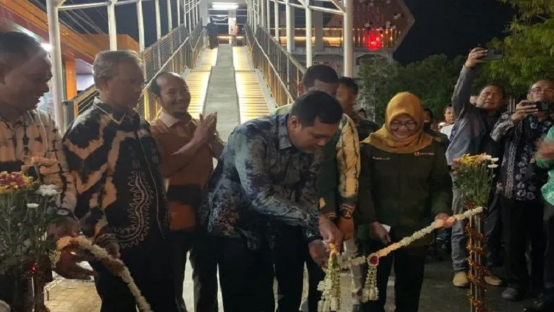 Pertama Kali Punya JPO, Warga Banjarbaru Antusias Saksikan saat Peresmian 