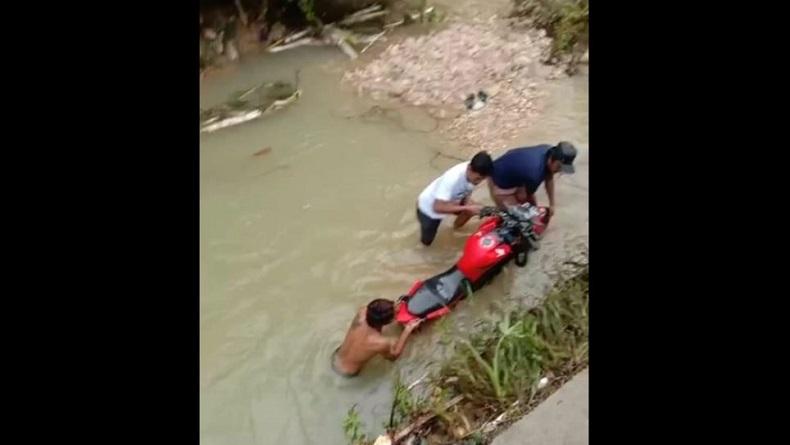 Pengendara Motor di Grobogan Tewas Terseret Banjir Bandang