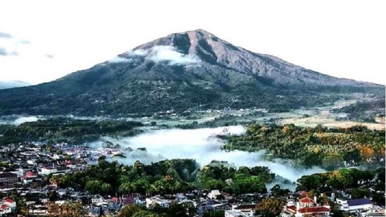 Gunung Marapi Erupsi Semburkan Kolom Abu Setinggi 300 Meter, Status Level II Waspada