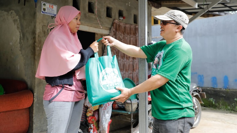 Gaet Simpatisan, Kajol Ganjar Gelar Aksi Bagi Sembako Murah di Depok