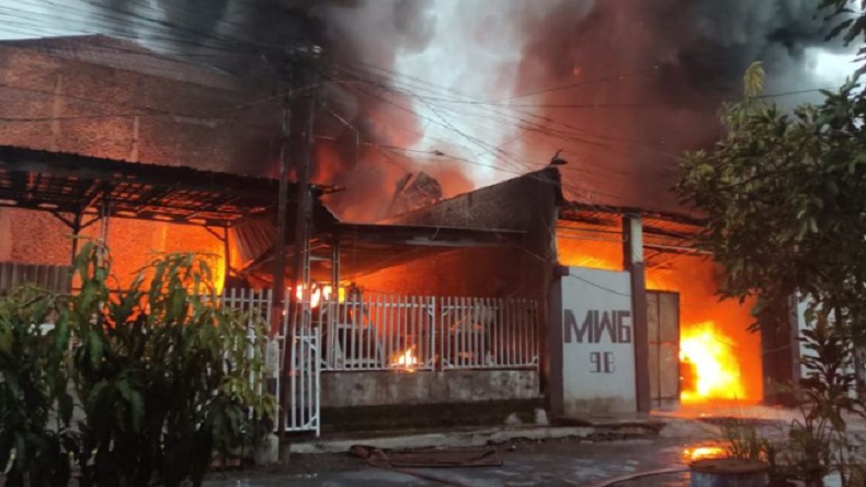 Gudang Tiner di Semarang Terbakar, Pemadaman Gunakan Cairan Busa