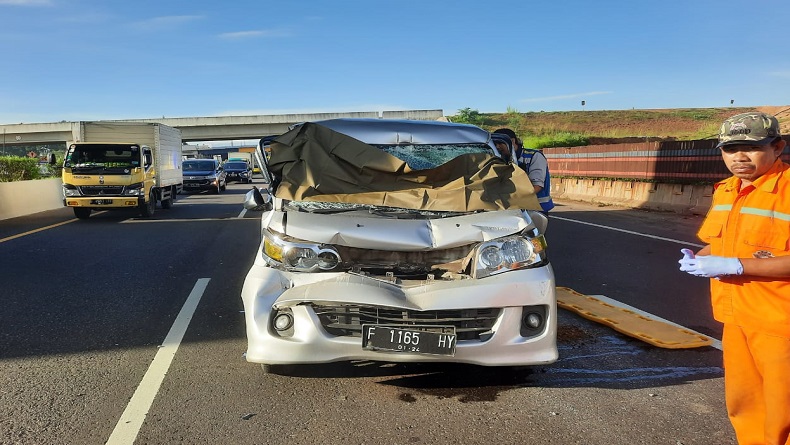 title Luxio Tabrak Truk di Tol Cipularang, Warga Banyumas Jateng Tewas Luxio Tabrak Truk di Tol Cipularang, Warga Banyumas Jateng Tewas