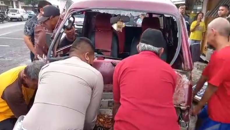 Minibus Tabrak Ruko dan Motor di Cigasong Majalengka, 3 Warga Luka-Luka