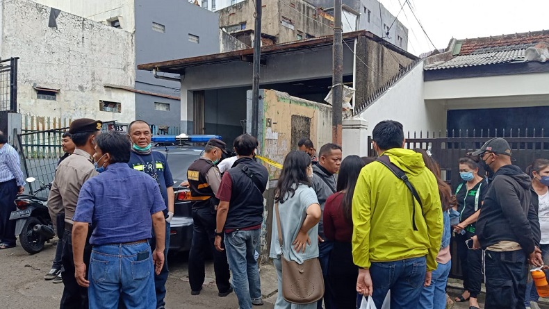 title Lansia di Lengkong Besar Bandung Tewas dalam Gang Depan Rumah, Diduga Korban Curat Lansia di Lengkong Besar Bandung Tewas dalam Gang Depan Rumah, Diduga Korban Curat