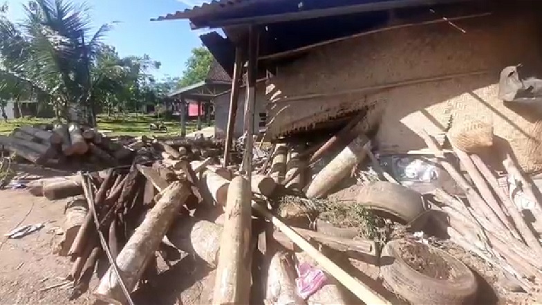 Truk Rem Blong Tabrak Warung dan Gardu di Jember, 1 Tewas 2 Luka