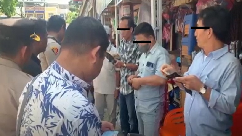 title 3 Debt Collector Kerap Tarik Kendaraan secara Paksa di OKI Ditangkap 3 Debt Collector Kerap Tarik Kendaraan secara Paksa di OKI Ditangkap