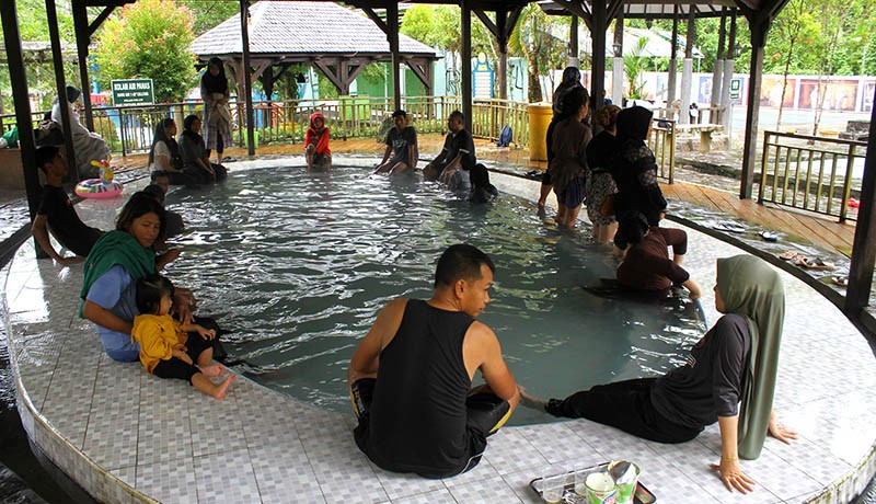 Pemandian Air Panas Tanuhi Geopark Pegunungan Meratus - Bagian 1