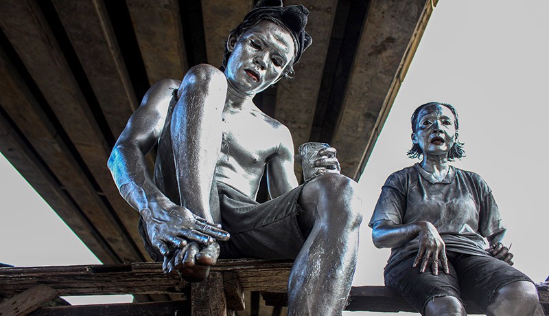 MUI Sumut Keluarkan Fatwa Haram untuk Manusia Silver - Bagian 2