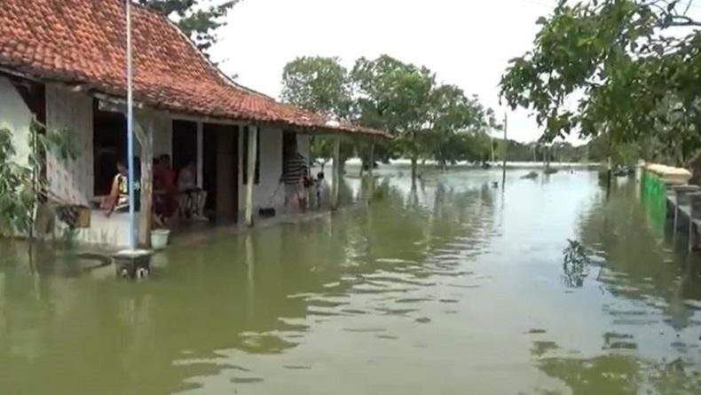 title Minim Posko Kesehatan, Korban Banjir di Grobogan Terpaksa Beli Obat Sendiri Minim Posko Kesehatan, Korban Banjir di Grobogan Terpaksa Beli Obat Sendiri