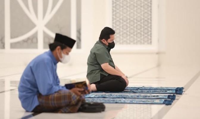 Cerita Erick Thohir Salat di Masjid At-Thohir: Air Mata Jatuh di Antara 2 Sujud, Rindu sama Ayah