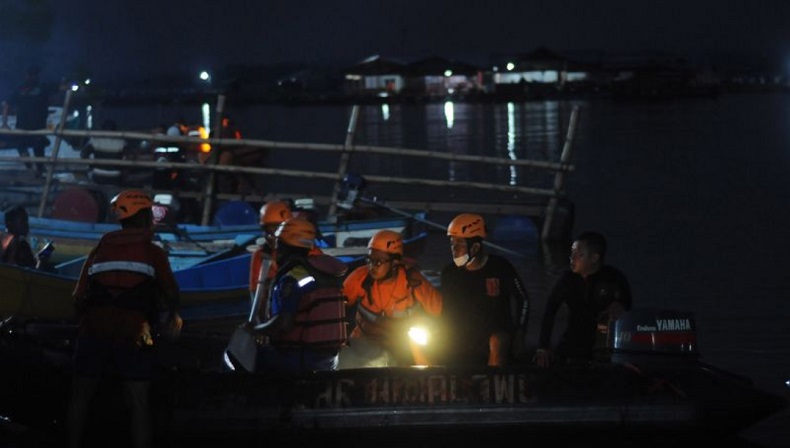 Cari 2 Prajurit Korban Kapal Terbalik di Yapen, TNI Kerahkan 2 KRI dan Pesawat Militer