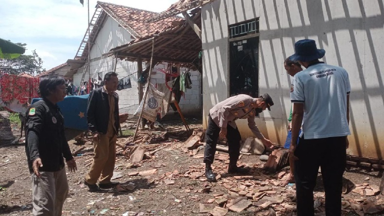 14 Rumah di Banyusari Karawang Rusak Diterjang Angin Puting Beliung