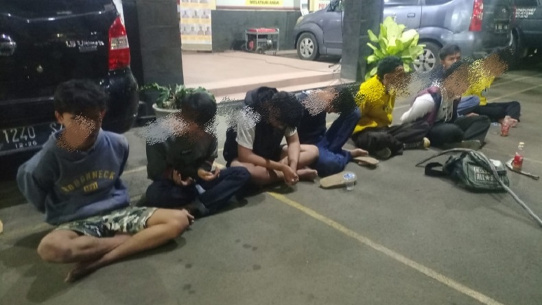 Polisi Amankan 12 Remaja Hendak Tawuran Di Tangerang Bawa Sajam, Ada 3 ...