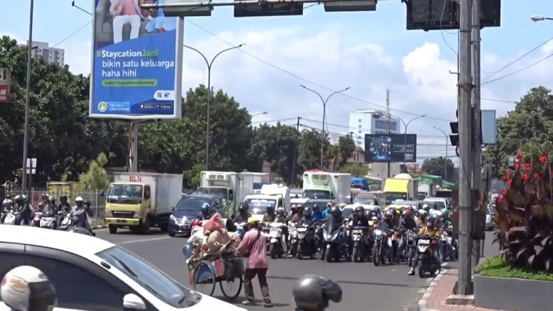 Warga Keluhkan Lampu Merah Soetta-Ibrahim Adji Kiaracondong Bandung