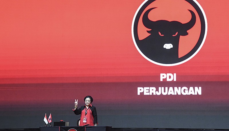 HUT ke-50 PDI Perjuangan, Megawati Berikan Potongan Tumpeng untuk Jokowi - Bagian 3