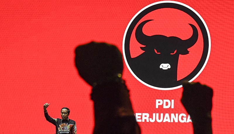 HUT ke-50 PDI Perjuangan, Megawati Berikan Potongan Tumpeng untuk Jokowi - Bagian 2