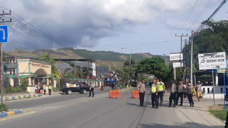 Kesaksian Warga saat Pendukung Lukas Enembe Bentrok di Bandara Sentani: Bawa Alat Tajam