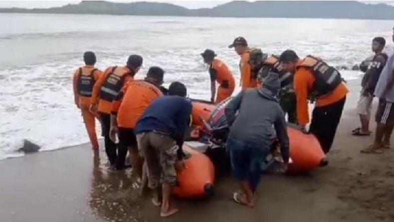 Mandi di Pantai Buko, Bocah 13 Tahun di Bolmut Hilang Terseret Ombak