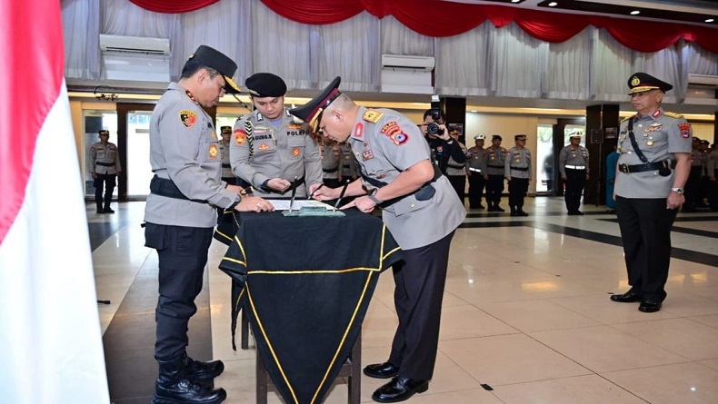 Kapolda Kalsel Sertijabkan 2 Pejabat Utama dan 3 Kapolres, Ini Pesannya