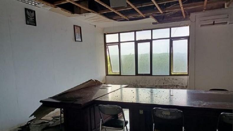 title Update Gempa Maluku M7,9 : Seorang Anggota TNI di Tanimbar Terluka, 17 Rumah Rusak Update Gempa Maluku M7,9 : Seorang Anggota TNI di Tanimbar Terluka, 17 Rumah Rusak