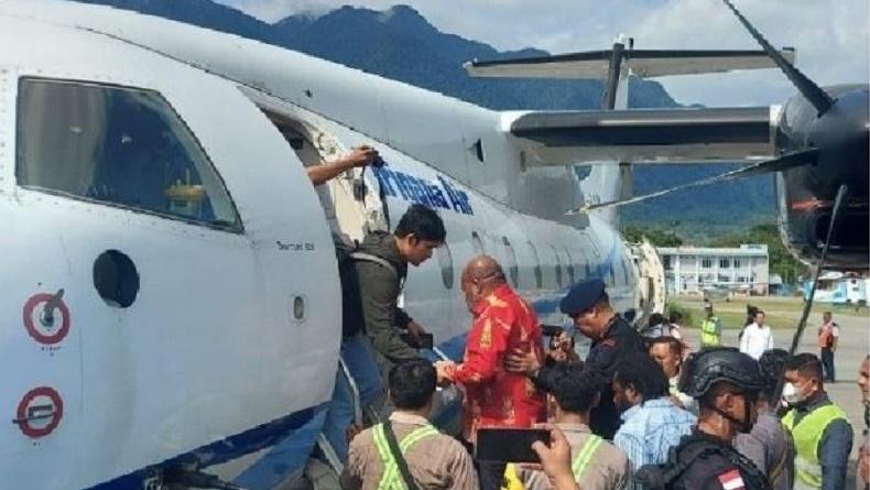 Lukas Enembe Diterbangkan dengan Pesawat Carter, Rute Jayapura-Manado-Jakarta