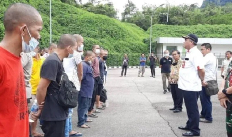 Malaysia Deportasi 97 WNI Bermasalah Melalui PLBN Entikong