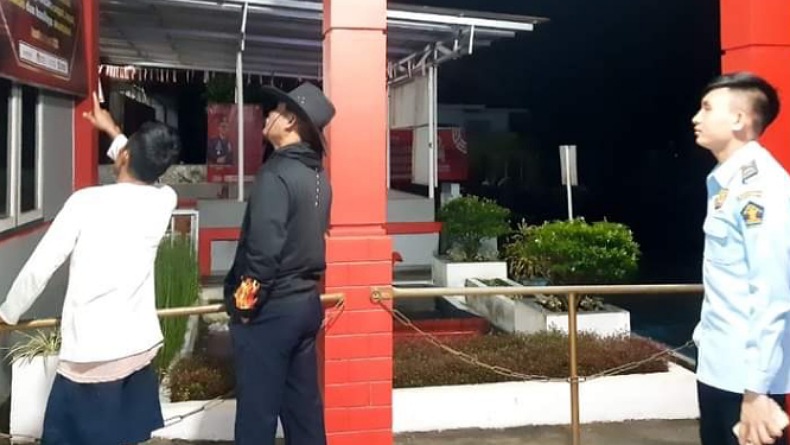 title Listrik Padam saat Hujan Deras dan Angin Kencang, Kalapas Amurang Pastikan Lapas Kondusif Listrik Padam saat Hujan Deras dan Angin Kencang, Kalapas Amurang Pastikan Lapas Kondusif