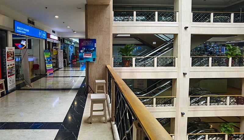 Foto Mal Legendaris di Jakarta Kini Sepi Seperti Kuburan - Bagian 4