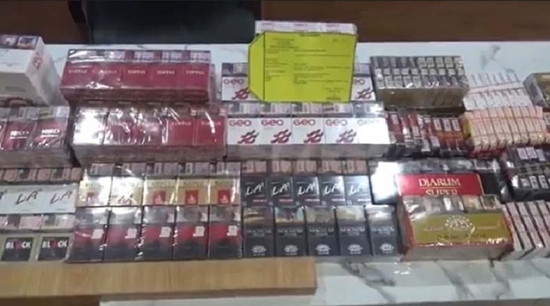 3 Orang Sekeluarga Berkomplot Bobol Toko lalu Kuras Ratusan Rokok di Jember