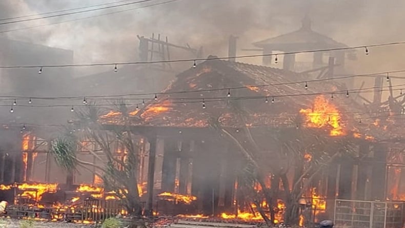 2 Rumah Makan di Jalan Soekarno Hatta Bandung Terbakar, RM Ampera Ludes Dilalap Api