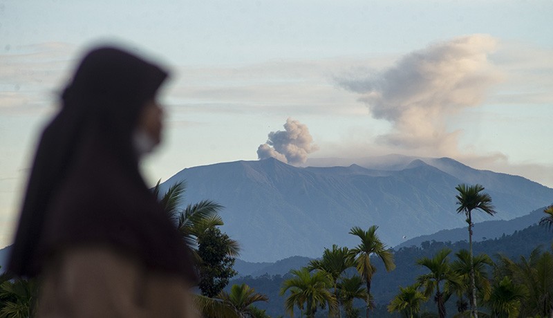 Gunung Marapi Erupsi 127 kali, Tinggi Abu 800 Meter - Bagian 2