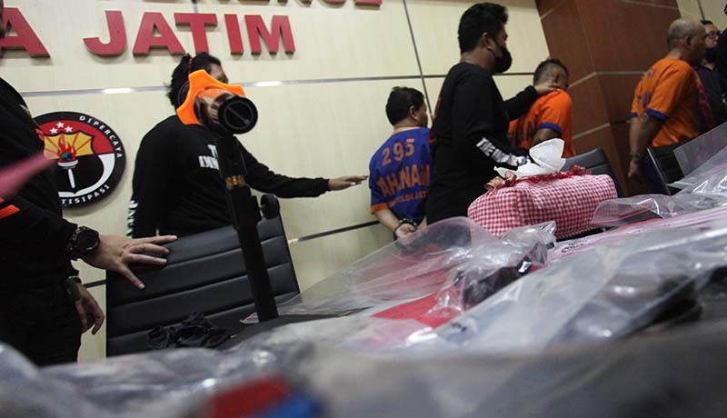 Perampok Rumah Wali Kota Blitar Ditangkap, 3 Senjata Api Diamankan - Bagian 2