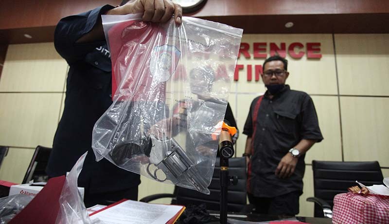 Perampok Rumah Wali Kota Blitar Ditangkap, 3 Senjata Api Diamankan - Bagian 1
