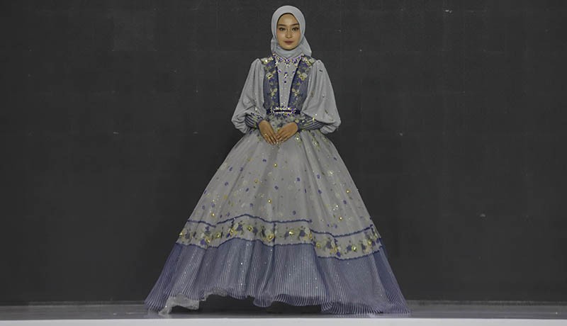 Sanic Alexander Pamerkan Koleksi Gaun Muslim Hijab di JFT 2023 - Bagian 2