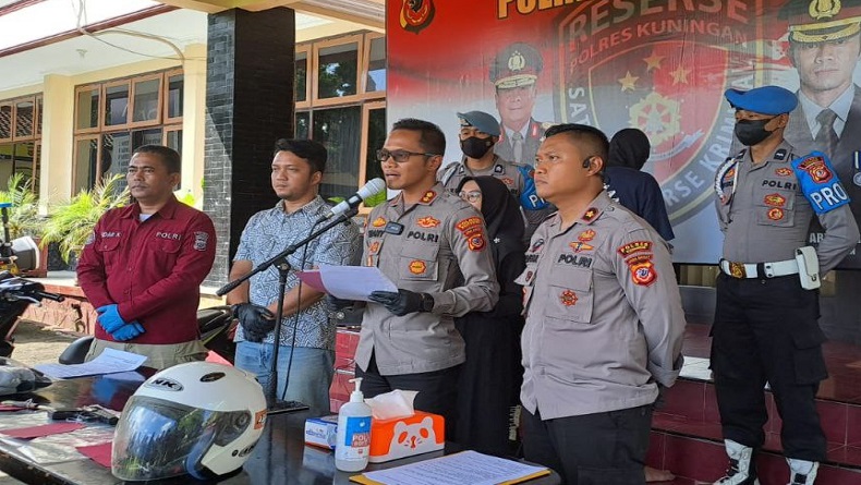 title Palak Santri dengan Wajah Garang, 2 Pemuda Kuningan Pasrah saat Ditangkap Polisi Palak Santri dengan Wajah Garang, 2 Pemuda Kuningan Pasrah saat Ditangkap Polisi