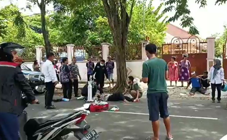 title 4 Pegawai Pemkab Bojonegoro Jatuh dari Truk saat Boyongan, 1 Tewas 3 Luka Parah 4 Pegawai Pemkab Bojonegoro Jatuh dari Truk saat Boyongan, 1 Tewas 3 Luka Parah